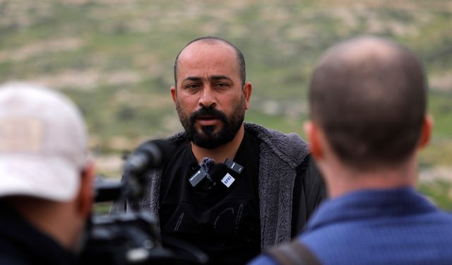 Oscar ödüllü Filistinli yönetmenin ailesi İsrail askerleri ve yerleşimcilerin saldırısına uğradı