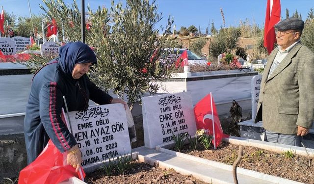 Osmaniye'de depremde yaşamını yitirenlerin mezarları ziyaret edildi
