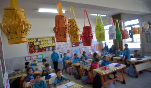 Osmaniye'de okullar ramazan için süslendi