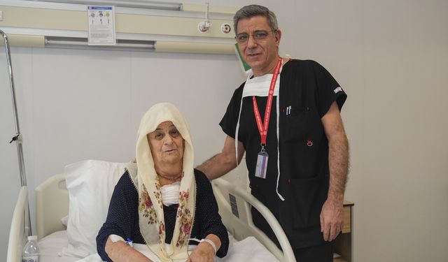 Otuz yıl ertelediği guatr ameliyatında 2 kiloya yakın kitle çıkarıldı