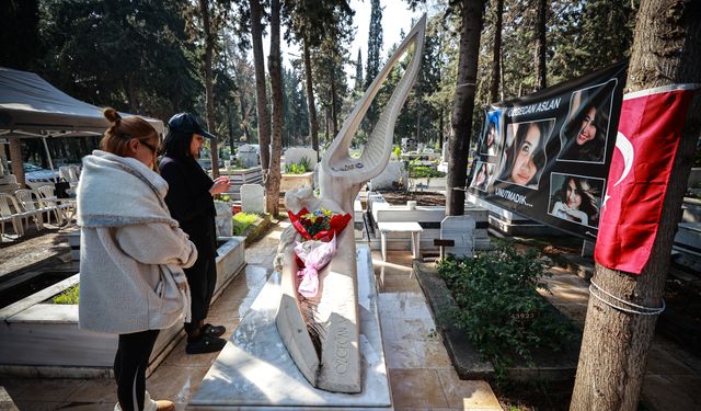 Özgecan Aslan ölümünün 11. yılında Mersin'deki mezarı başında anıldı
