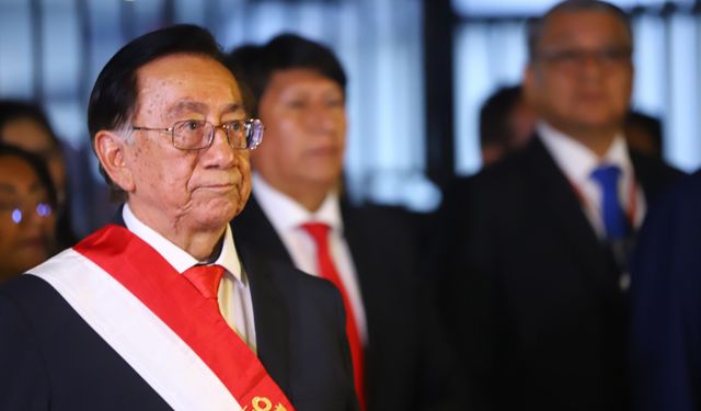 Peru'da Geçici Devlet Başkanı Jose Maria Balcazar oldu