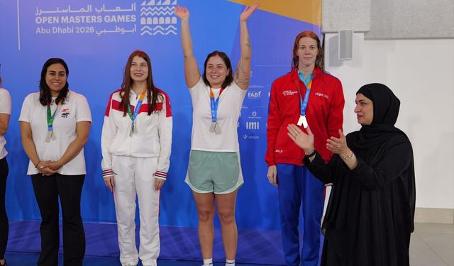 Rekortmen yüzücü Bengisu Avcı'dan yeni masterler Türkiye rekoru