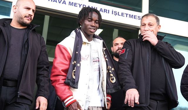 Renato Nhaga, Galatasaray'a transferi için İstanbul'da