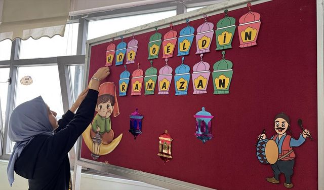 Rize ve Ordu'da öğrenciler okul ve sınıflarını ramazan için süsledi