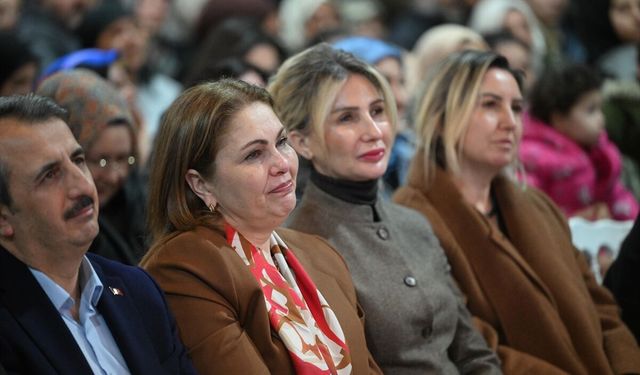 Şair Dursun Ali Erzincanlı'nın Selimiye Ramazan Sokağı'nda okuduğu şiirler dinleyenleri duygulandırdı