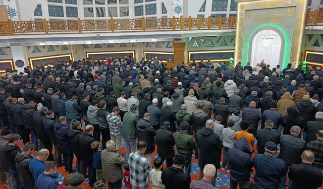 Sakarya ve Düzce'de ilk teravih namazı kılındı