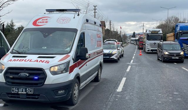 Sakarya'da otomobilin çarptığı anne ağır yaralandı, kızı hayatını kaybetti
