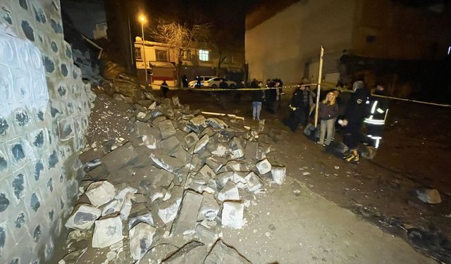 Şanlıurfa'da çöken boş evin yanındaki 3 ev tedbiren tahliye edildi