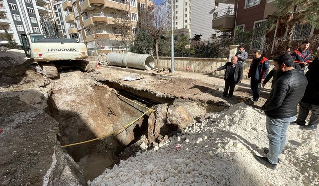 Şanlıurfa'da kanalizasyon çalışması sırasında göçük altında kalan 2 işçi yaralandı