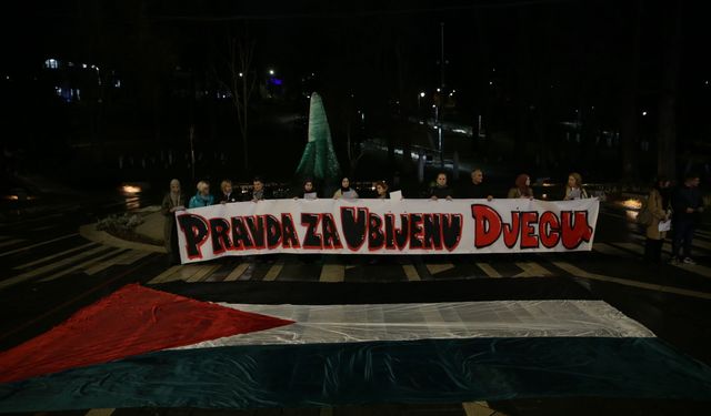 Saraybosna kuşatmasında evlatlarını kaybeden aileler, Gazze'de öldürülen çocukları andı