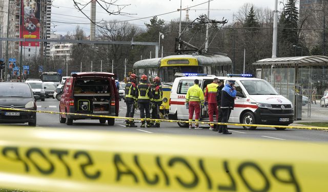 Saraybosna'da raydan çıkan tramvayın çarptığı 1 kişi öldü, 2 kişi yaralandı