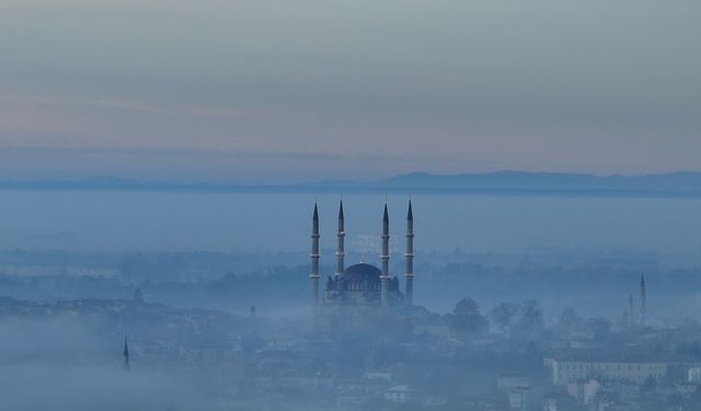 Selimiye Camisi sis bulutu içerisinde kaldı