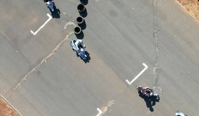 Senegal'de 'motor taksiler' piste çıktı