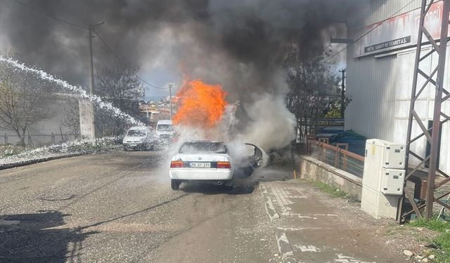 Siirt'te seyir halindeki otomobilde çıkan yangın söndürüldü