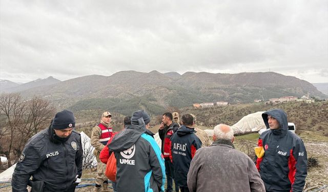 Siirt'te şiddetli yağış ve fırtınada barınakları yıkılan 20 kişilik aile tahliye edildi