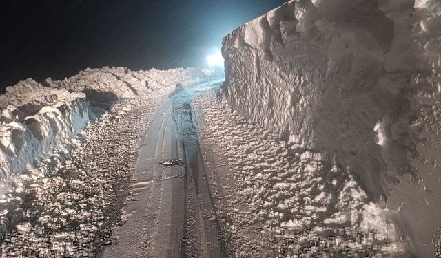 Siirt'te yolu kardan kapanan köylerdeki hastalar ekiplerce hastanelere ulaştırıldı