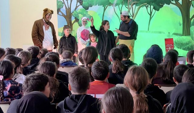 Sinop'ta sıfır atık ve geri dönüşümün önemi tiyatro oyunuyla anlatıldı