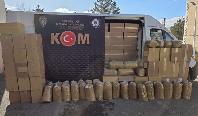 Sivas'ta 840 bin kaçak makaron ile tütün mamulleri ele geçirildi