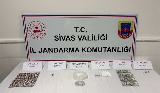 Sivas'ta uyuşturucu operasyonunda yakalanan 3 zanlı tutuklandı