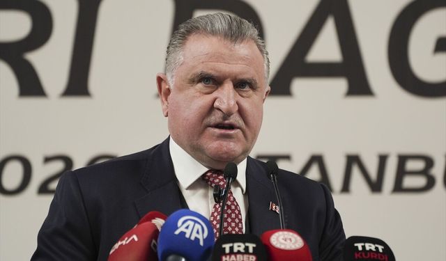 Spor Şehri İstanbul Projesi kapsamında spor malzemeleri dağıtıldı