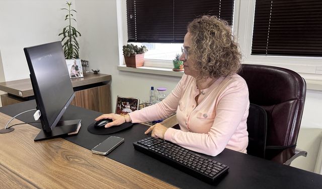 Tekirdağ Halk Kütüphanesi Müdürü Hamide Çakır, AA'nın 'Yılın Kareleri' oylamasına katıldı