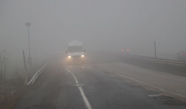 Tekirdağ'da sis araç trafiğini olumsuz etkiledi