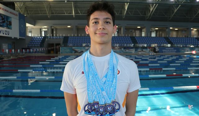 Tekirdağlı yüzücü Eymen İbolar, madalyalara kulaç atıyor