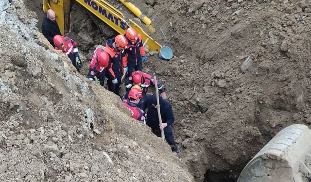 Trabzon'da göçük altında kalan iş makinesi operatörü kurtarıldı