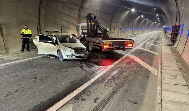 Trabzon'da otomobilin tünelde devrildiği kazada 3 kişi yaralandı