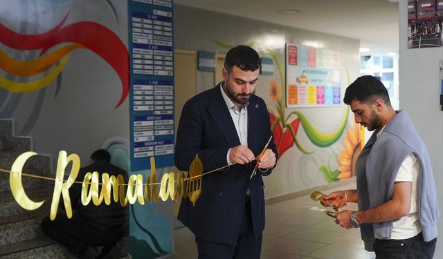 TÜGVA tarafından Kadıköy'de bir ortaokul ramazan için süslendi