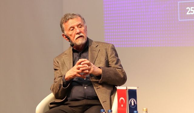 Türkiye Bilişim Vakfı Başkanı Eczacıbaşı, İzmir'de Dönüşüm Sahnesi'ne katıldı