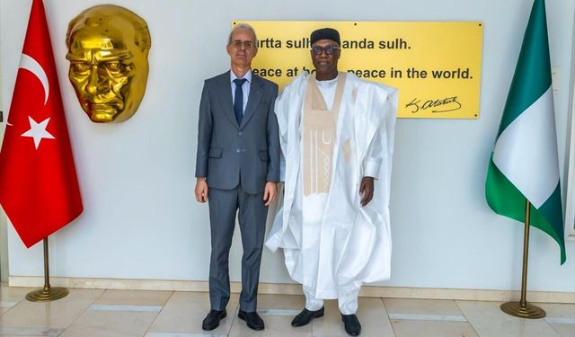 Türkiye'nin Abuja Büyükelçisi Poroy, Nijerya Senatosu Dışişleri Komitesi Başkanı Senatör Bello ile görüştü