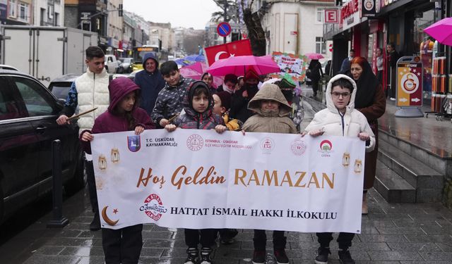 Üsküdar'da öğrenciler ramazan coşkusunu sokağa taşıdı