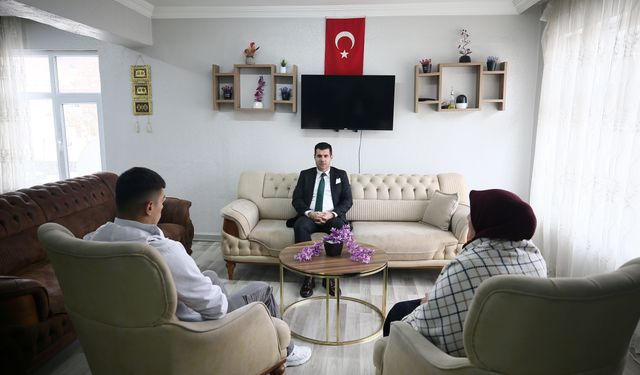 Uyuşturucu bağımlılığından kurtulan otizmli genç, hayata yeni bir adım attı