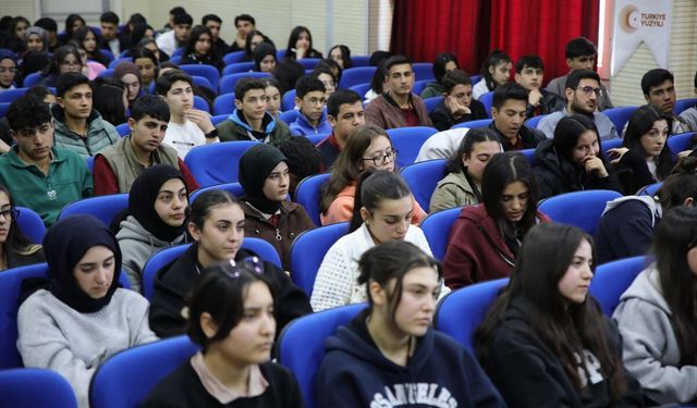 Van'da öğrenciler, 'IBAN dolandırıcılığı' konusunda bilgilendirildi