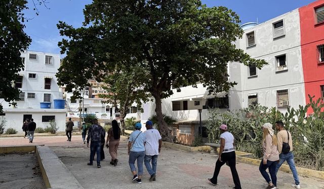 Venezuela'daki La Guaira kentinin sakinleri ABD saldırısında hasar gören evlerini onarımın ardından teslim aldı