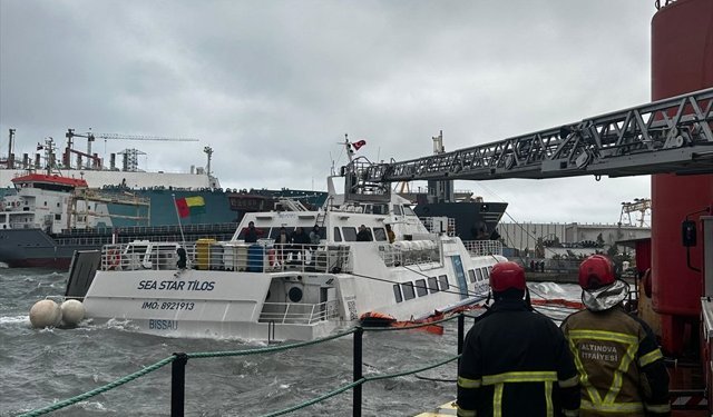 Yalova'da fırtına nedeniyle tersanedeki gemide mahsur kalan 6 personel kurtarıldı