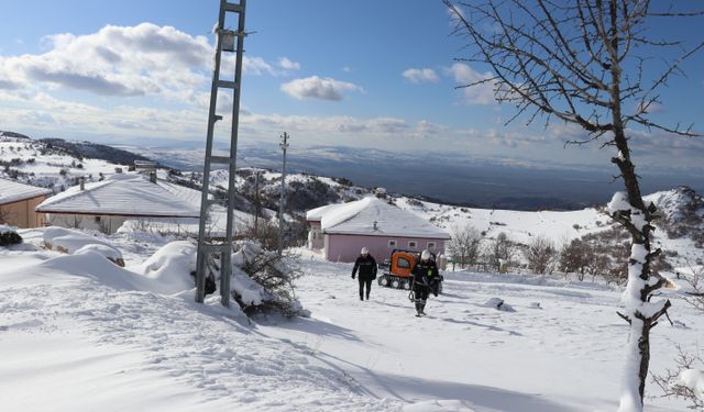 YEDAŞ ekipleri kesintisiz elektrik için zorlu kış şartlarında görev yapıyor