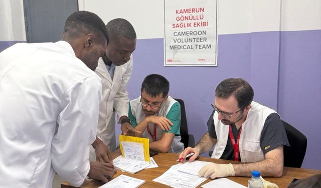 Yeryüzü Doktorları gönüllü sağlık ekibi Kamerun'a gitti
