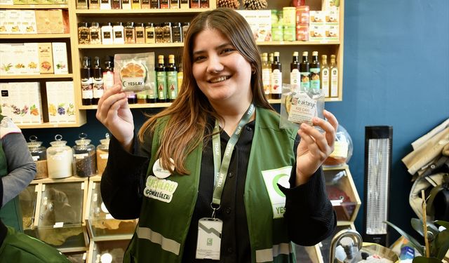 Yeşilay, vatandaşlara kış çayı dağıtarak sağlıklı yaşama ve bağımlılığa dikkati çekti