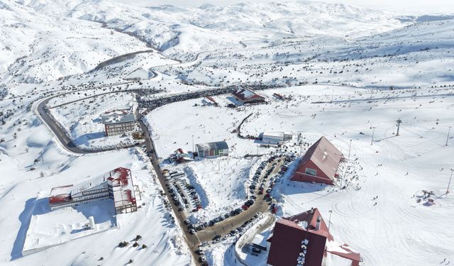 Yıldız Dağı hafta sonu kayakseverlerle doldu