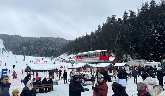 Yıldıztepe Kayak Merkezi'nde hafta sonu yoğunluğu yaşandı
