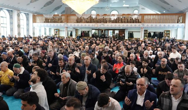 Ramazan bayramı namazında camiler tıklım tıklım doldu
