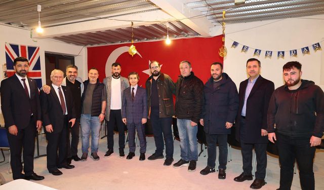 İngiltere Kralı'nın ziyaret ettiği Londra'daki Türk camisinde iftar programı düzenlendi