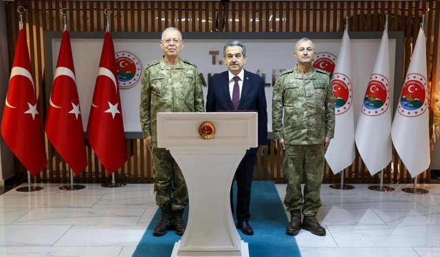 2. Ordu Komutanı Korgeneral Topaloğlu, Şırnak Valisi Ekici'yi ziyaret etti