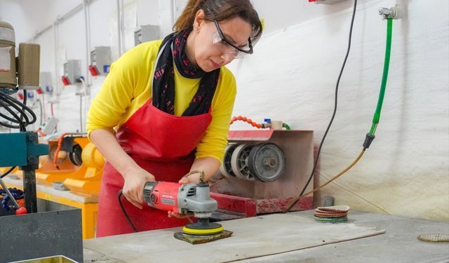 81 ilin tarihi yapılarını yarı değerli taşlara resmettiler