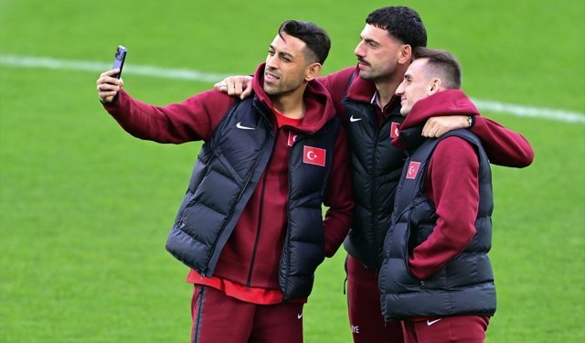 A Milli Futbol Takımı, Fadil Vokrri Stadı'nda yürüyüş yaptı