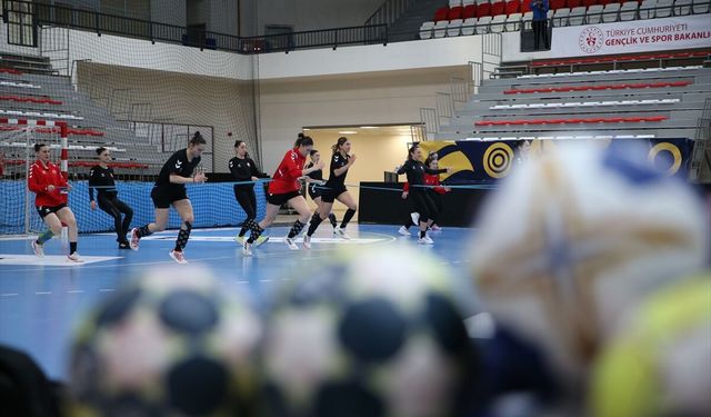 A Milli Kadın Hentbol Takımı, Çekya maçı hazırlıklarını Kastamonu'da sürdürdü
