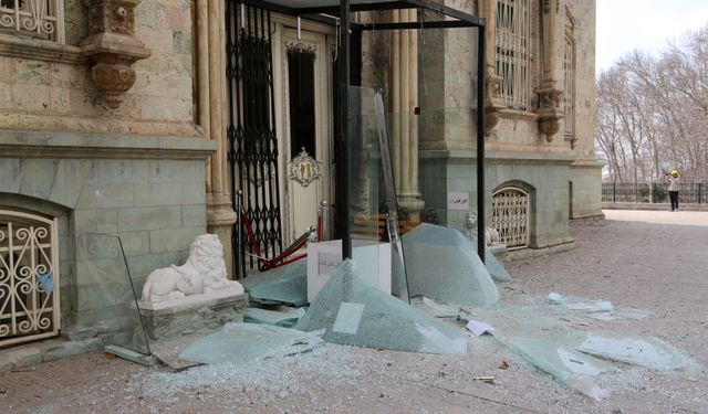 ABD-İsrail saldırılarında Tahran'daki tarihi Sadabad Sarayı hasar gördü
